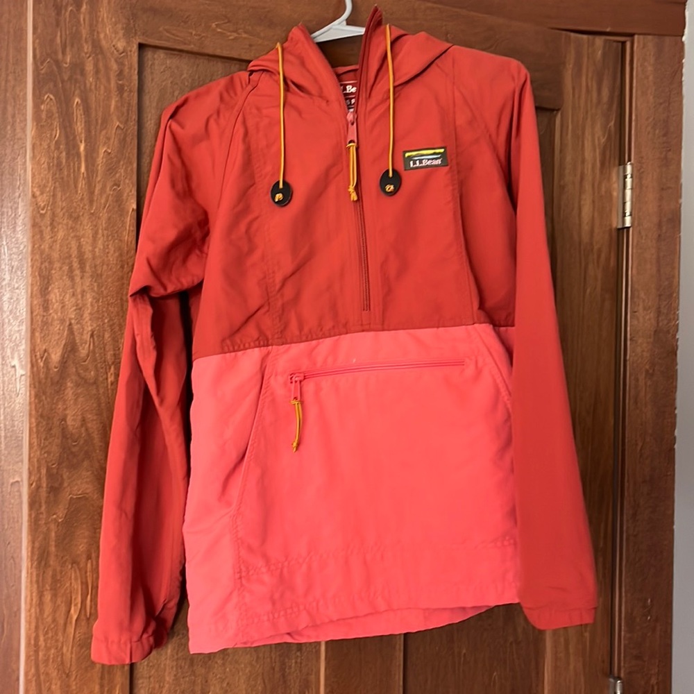 Womens L.L. Bean Rain Jacket. Great condition, only worn a few times.